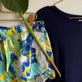 short pijama estampado azul y amarillo